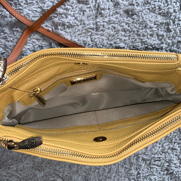 VALENTINA Italy mustard Leather Handbag Bag. - Picture 9 of 10
